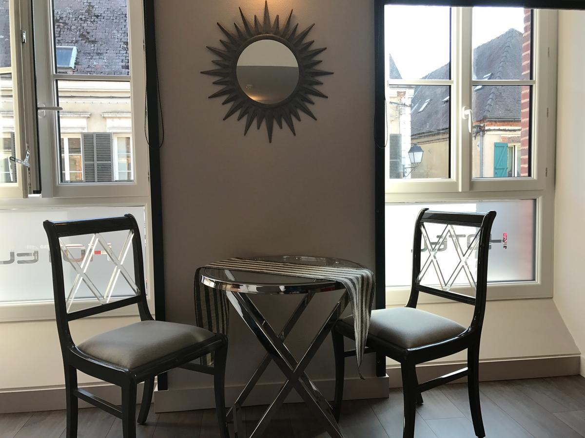 Logis Hotel-Restaurant Le Relais D'Aligre Châteauneuf-en-Thymerais Εξωτερικό φωτογραφία